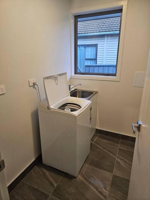 Entire House - Brand New 2 Bedroom House ロワー・ハット エクステリア 写真