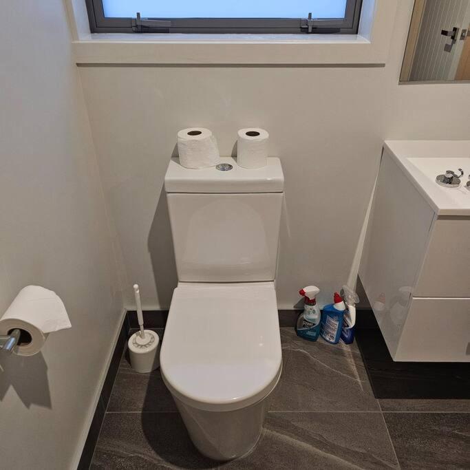 Entire House - Brand New 2 Bedroom House ロワー・ハット エクステリア 写真